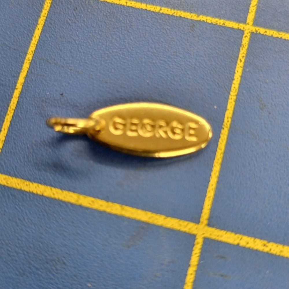 George Charm Hold Tone